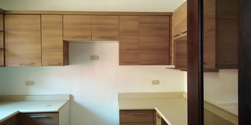 VENDO CASA EN EL RESIDENCIAL LOS FAROLES SAN LUCAS SACATEPQUEZ  
