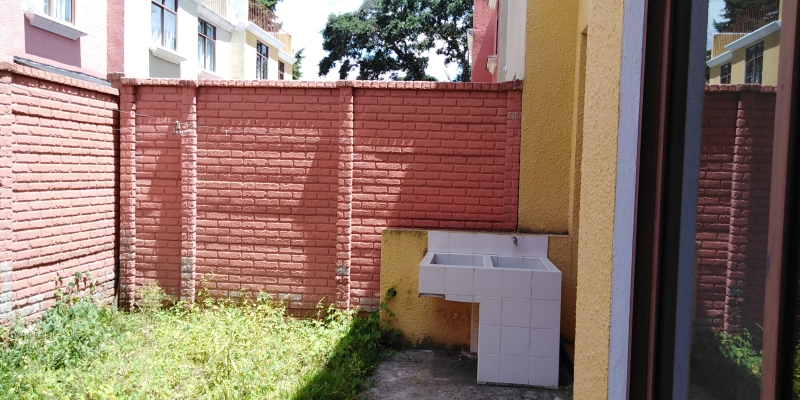 VENDO CASA EN EL RESIDENCIAL LOS FAROLES SAN LUCAS SACATEPQUEZ  
