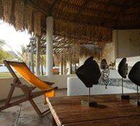 Casa en Venta y Renta en Monterrico Frente a la Playa