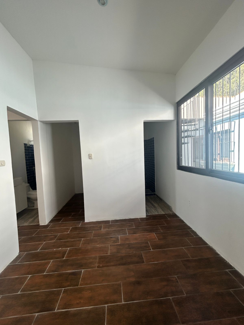 Se vende Casa de esquina en Centro de Antigua Gt