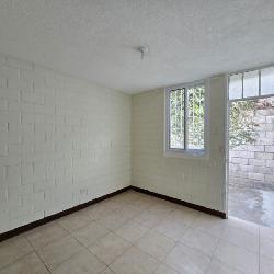 Casa en Renta San Cristóbal - Un Nivel y 4 Parqueos