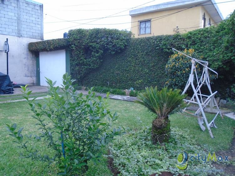 Casa en Venta Zona 16 Afuera de Garita, amplia y jardín