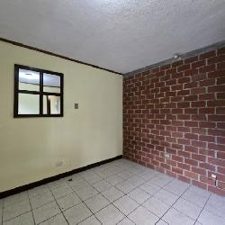 Casa en Venta Zona 11 Mariscal, con 3 apartamentos