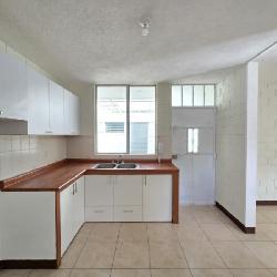 Casa en Renta San Cristóbal - Un Nivel y 4 Parqueos