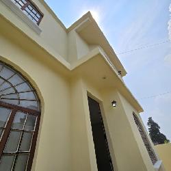 Casa en Venta San Cristóbal con 2 Locales o 4 Parqueos