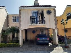 Casa  en Venta Villa Canales en Condominio con Garita 