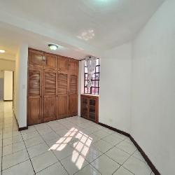 Casa en Renta Zona 16 Guatemala, afuera de garita
