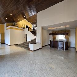 Casa en Venta en Montebello, Carretera a El Salvador