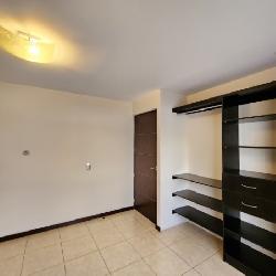 Apartamento en Renta Zona 11 Las Charcas (vacío)