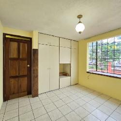 Casa en Venta Zona 11 Mariscal, con 3 apartamentos