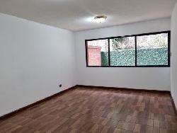 Apartamento en Venta con Jardín en Zona 11 Las Charcas