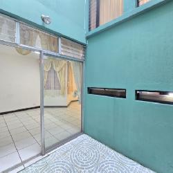 Casa en Renta Zona 16 Guatemala, afuera de garita