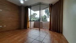 Apartamento en Renta Zona 10 Ciudad, con 2 balcones