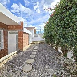Casa en Renta San Cristóbal - Un Nivel y 4 Parqueos