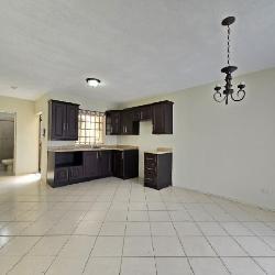 Casa en Venta San Cristóbal con 2 Locales o 5 Parqueos