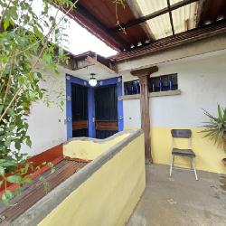 Casa en Venta Zona 11 Mariscal, con 3 apartamentos