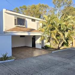 Casa en Venta en Condominio sobre Bulevar San Cristobal