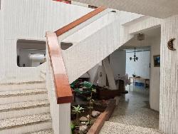 Casa en Venta Zona 10 Ciudad Guatemala afuera de garita