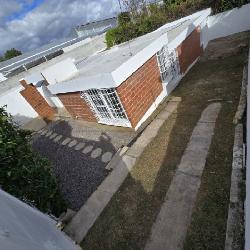 Casa en Renta San Cristóbal - Un Nivel y 4 Parqueos