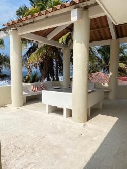 Casa Amueblada de Playa en Venta, Monterrico 