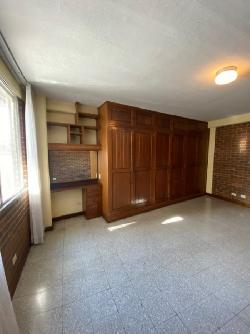 Apartamento en Renta Zona 10, amplio y céntrico