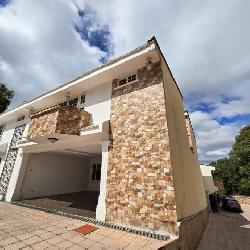Casa en Renta Zona 15 colonia cerca  bulevar principal 