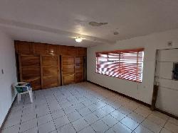 Casa en Renta Uso Comercial cerca de Calzada Roosevelt