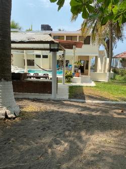 Casa Amueblada de Playa en Venta, Monterrico 