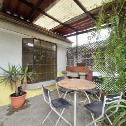 Casa en Venta Zona 11 Mariscal, con 3 apartamentos