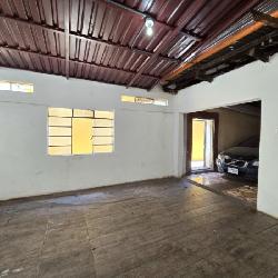 Casa en Venta Zona 11 Carabanchel Ideal para Inversión