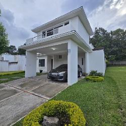 Casa en Venta La Fontana I Carretera a El Salvador