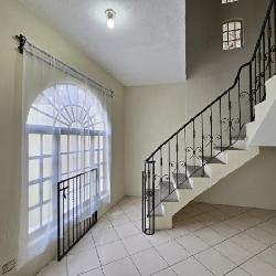 Casa en Venta San Cristóbal con 2 Locales o 5 Parqueos