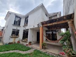 Casa en Venta Las Majaditas, acceso por Zona 11 Charcas