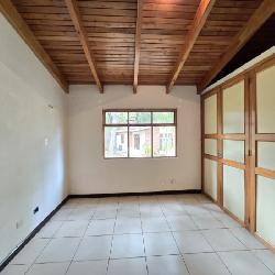 Casa en Renta El Encinal Zona 7 Mixco