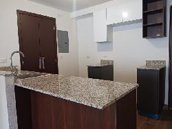 Apartamento con Jardín en Renta en Senderos Zona 16