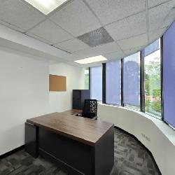 Oficina Amueblada y Equipada en Venta Zona 14 Europlaza