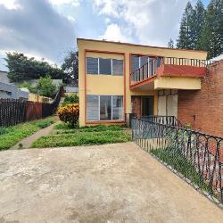 Casa en Renta San Cristóbal, afuera de garita