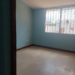 Casa Grande para Uso Comercial en Renta Zona 12 Ciudad