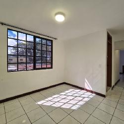 Casa en Renta Zona 16 Guatemala, afuera de garita