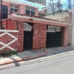 Casa Grande para Uso Comercial en Renta Zona 12 Ciudad