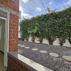 Casa en Renta San Cristóbal - Un Nivel y 4 Parqueos
