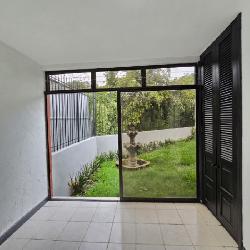 Casa en Venta Zona 1 de Mixco, Las Hojarascas