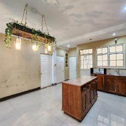 Casa en Venta Zona 10 de Mixco, Colonia La Corona