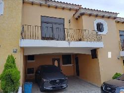 Casa en Venta Quintas Los Encinos Zona 7 de Mixco