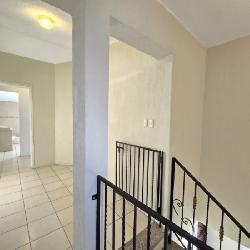 Casa en Venta San Cristóbal con 2 Locales o 5 Parqueos