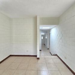 Casa en Renta San Cristóbal - Un Nivel y 4 Parqueos
