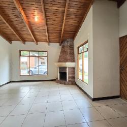 Casa en Renta El Encinal Zona 7 Mixco