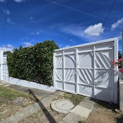 Casa en Renta San Cristóbal - Un Nivel y 4 Parqueos
