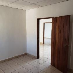 Apartamento Tipo Casa en Renta en Zona 1 de Mixco 