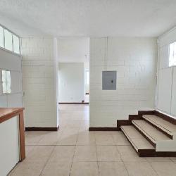 Casa en Renta San Cristóbal - Un Nivel y 4 Parqueos